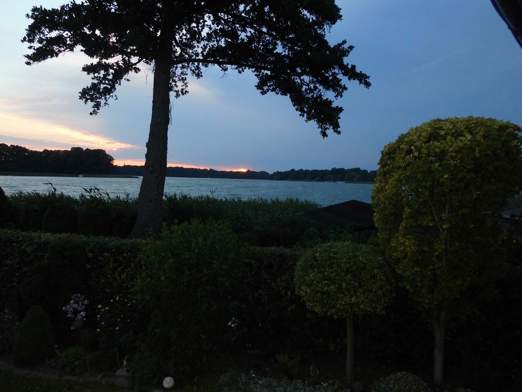 Bungalow Idylle Am See Neuruppin Exterior foto