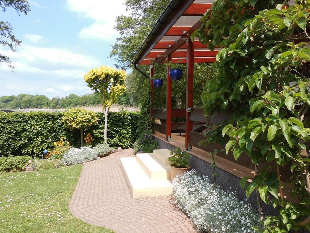 Bungalow Idylle Am See Neuruppin Exterior foto